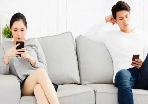 离婚时继父母的抚养权归谁